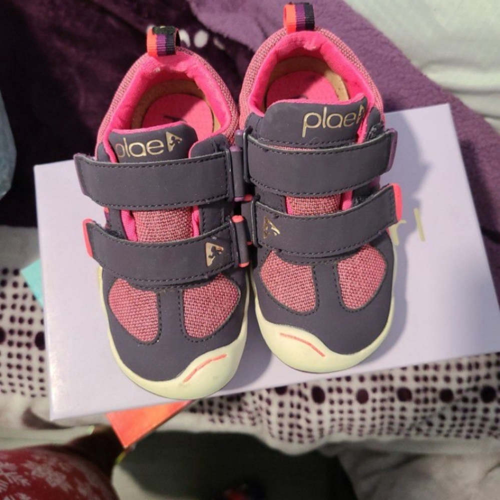 Plae Gym shoes for girls size 8